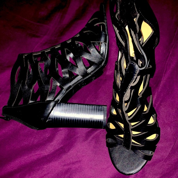 Black strappy heels sz:10 - Picture 3 of 3